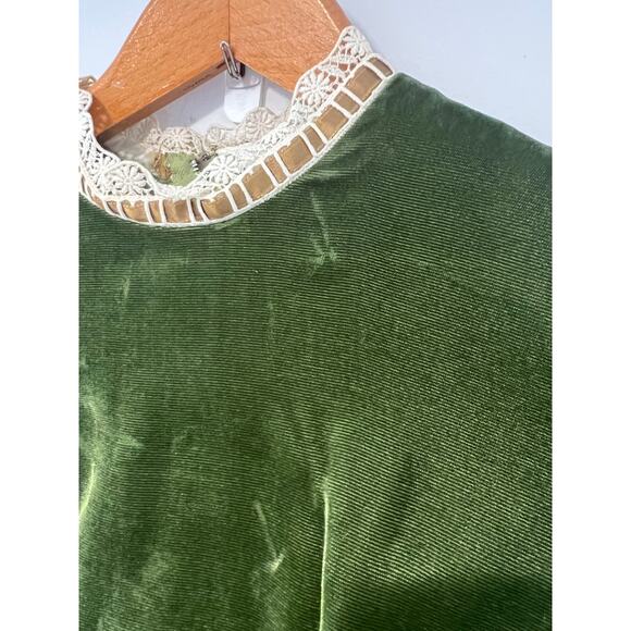 Wow! 1970s Velvet Boho Renaissance Inspo Long Sleeve Green Dress Lace Sleeves JL - Picture 6 of 13